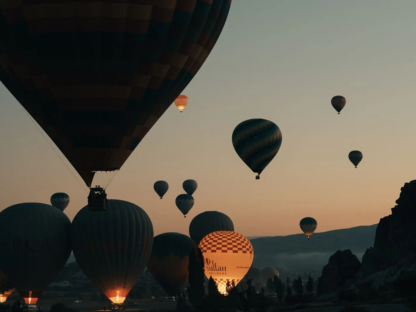 Hot-air balloons rising at dawn near Teotihuacán